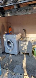 リオーラ・サルドにあるCasa petronillaの洗濯機
