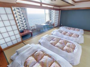 Voodi või voodid majutusasutuse Atagawa Onsen Blue Ocean toas