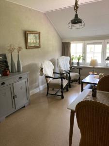 a living room with two chairs and a table at bed en breakfast westerwolde in Sellingen