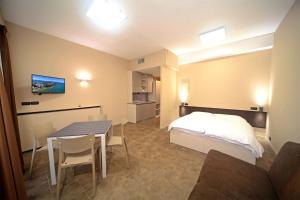 Ένα ή περισσότερα κρεβάτια σε δωμάτιο στο Smeraldo apartments +7 φωτογραφίες