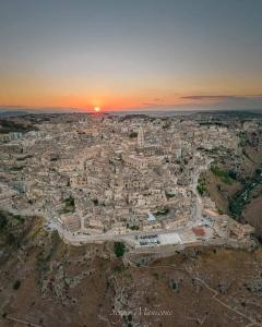 Nespecifikovaný výhled na destinaci Matera nebo výhled na město při pohledu z prázdninového domu