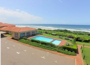 an aerial view of a house with a swimming pool and the ocean at Lamer Holiday Apartment 66 in Kingsburgh