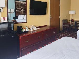 Postel nebo postele na pokoji v ubytování Econo Lodge