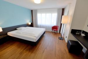 Posteľ alebo postele v izbe v ubytovaní HOTEL illuster - Urban & Local