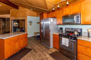 Kuchyň nebo kuchyňský kout v ubytování Big Bear Splash Home