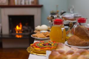 a table with bread and orange juice and a plate of food at B&B Stupor Mundi in Altamura