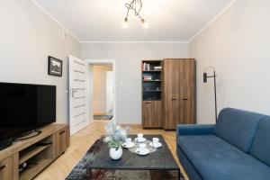 Televízia a/alebo spoločenská miestnosť v ubytovaní Kosińskiego Apartment Poznań by Noclegi Renters