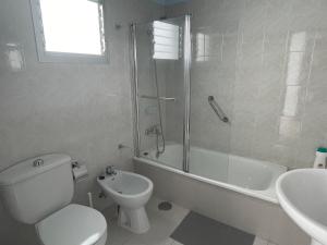 A bathroom at Low Island House Még 31 kép