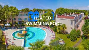 Бассейн в Villaggio Mare Blu или поблизости