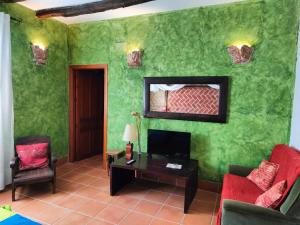 A seating area at La Venta de las Estrellas Casas Rurales
