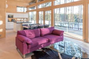 Kuchyň nebo kuchyňský kout v ubytování Mustikkakallio Luxury Villa