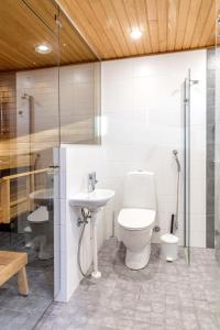 Koupelna v ubytování Mustikkakallio Luxury Villa