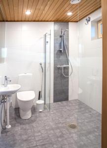 Koupelna v ubytování Mustikkakallio Luxury Villa + 37 fotografií