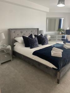 Ένα ή περισσότερα κρεβάτια σε δωμάτιο στο The Bay house Apartments , shanklin +103 φωτογραφίες