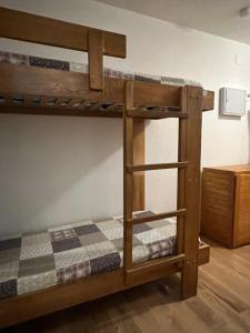 Katil dua tingkat atau katil-katil dua tingkat dalam bilik di Plein centre station vue imprenable