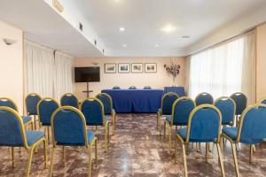 TV a/nebo společenská místnost v ubytování Hotel Leuka