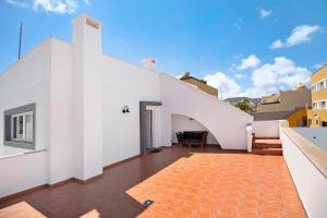 a white house with a terrace and stairs at Villa Pacifica in Corralejo