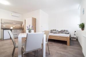 Kuchnia lub aneks kuchenny w obiekcie Apartmány U Jiříka