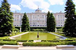 Ogród w obiekcie El Apartamento en Ópera Palacio Real