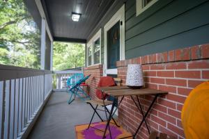 Μπαλκόνι ή βεράντα στο Foggy Bottom Cabins