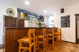 Lounge nebo bar v ubytování Apartmány U Jiříka + 37 fotografií
