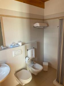 Koupelna v ubytování Albergo Ristorante Baraglia + 33 fotografií