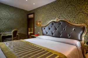 A bed or beds in a room at Ca' Marinella