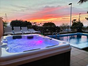 Basen w obiekcie Maravillosa Villa de Lujo con Piscina Privada lub w pobliżu