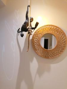 a cat on a swing and a mirror on a wall at APARTAMENTO CALMA in Logroño