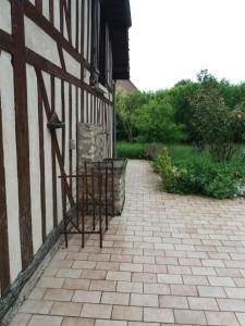 a patio with a fence and a table and barrels at VILLA DEL PARCO in Mesnil-la-Comtesse