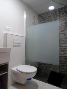 A bathroom at Pink Lake