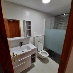 A bathroom at Pink Lake