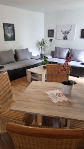 a living room with a table and a couch at Stadtnah an der Förde 7 HH L EG in Flensburg