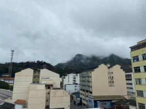 a city with buildings and a mountain in the background at Hotel Fabris in Nova Friburgo