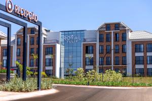 a rendering of the front of a hotel at Royal Tulip Holambra in Holambra