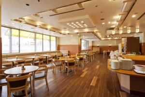 Reštaurácia alebo iné gastronomické zariadenie v ubytovaní Smile Hotel Tokushima