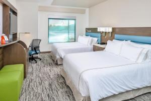 Letto o letti in una camera di EVEN Hotel Eugene by IHG