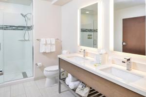 Bagno di EVEN Hotel Eugene by IHG