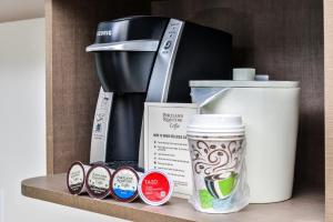 Set per la preparazione di tè e caffè presso EVEN Hotel Eugene by IHG