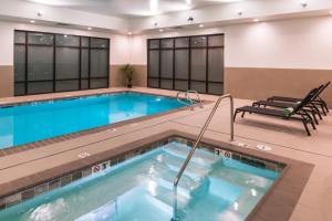 Piscina di EVEN Hotel Eugene by IHG o nelle vicinanze