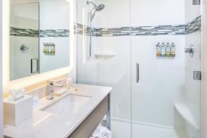 Bagno di EVEN Hotel Eugene by IHG