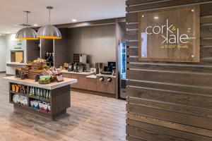 Cucina o angolo cottura di EVEN Hotel Eugene by IHG