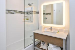 Bagno di EVEN Hotel Eugene by IHG
