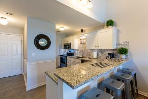 Kuchyň nebo kuchyňský kout v ubytování B 59-11 Beautiful 3BD 3BA Condo-Community Resort Amenities