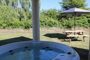 Vonkajšia záhrada v ubytovaní Gîte Lou, Gîte famille et bien être avec jacuzzi