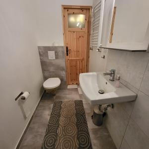 Łazienka w obiekcie Dworek Marmis - idealny dla rodzin