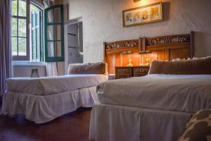 a room with two beds and a window at Estancia Turística San Pedro de Timote in Reboledo