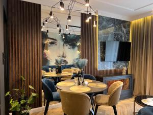 O zonă de relaxare la Family & Business Sauna Tężnia Apartments No 9 VIP -Leśny nad Zalewem Cedzyna, Unikat SPA- 1 Bedroom with Private Sauna, Jacuzzi, Spectacular View Terrace, Parking, Catering Options