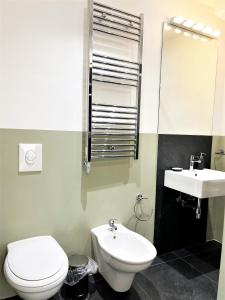 A bathroom at Pantheon Rome Relais
