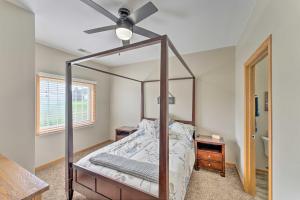 1 dormitorio con cama con dosel y ventilador de techo en Lake Mills Retreat 1 Mi to Beaches and Dining!, en Lake Mills